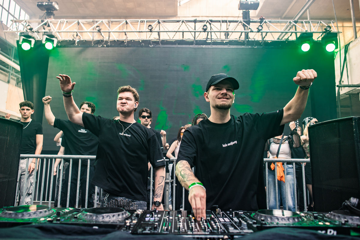 Loading... just a sec